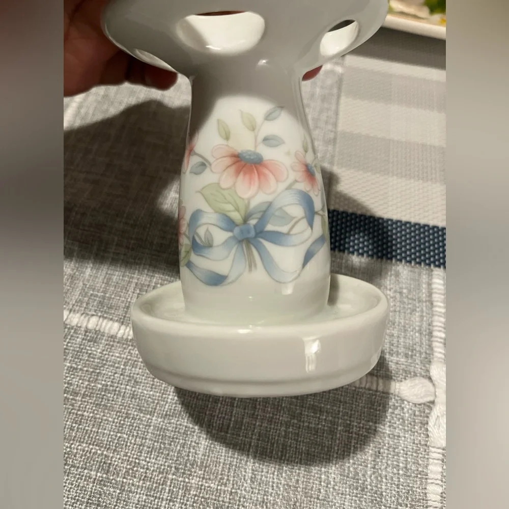 Porcelain Toothbrush Holder. Excellent used condition